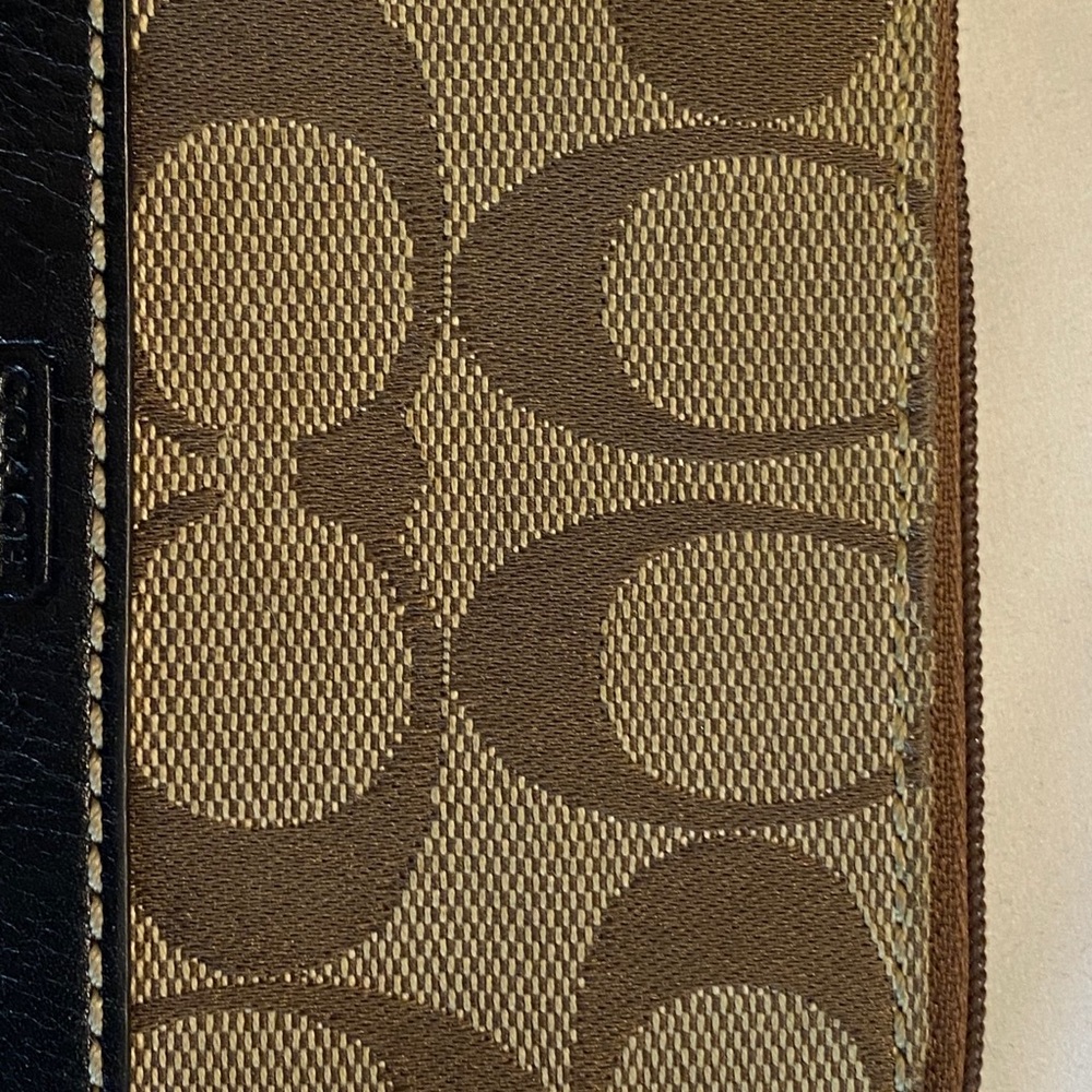 COACH Zippy Wallet Monogram Logo ID Keychain - Picture 5 of 6